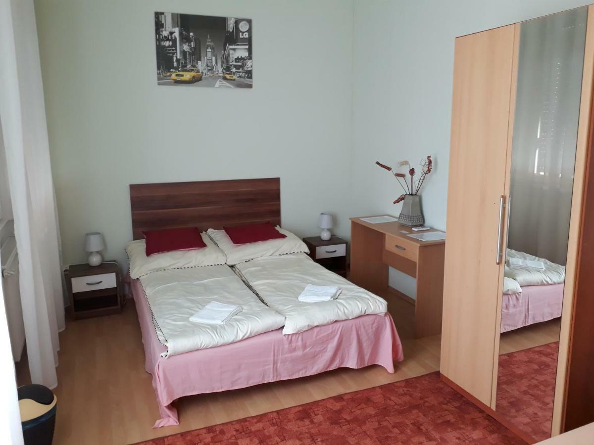 Piac Utcai Apartman Debrecen Exterior foto